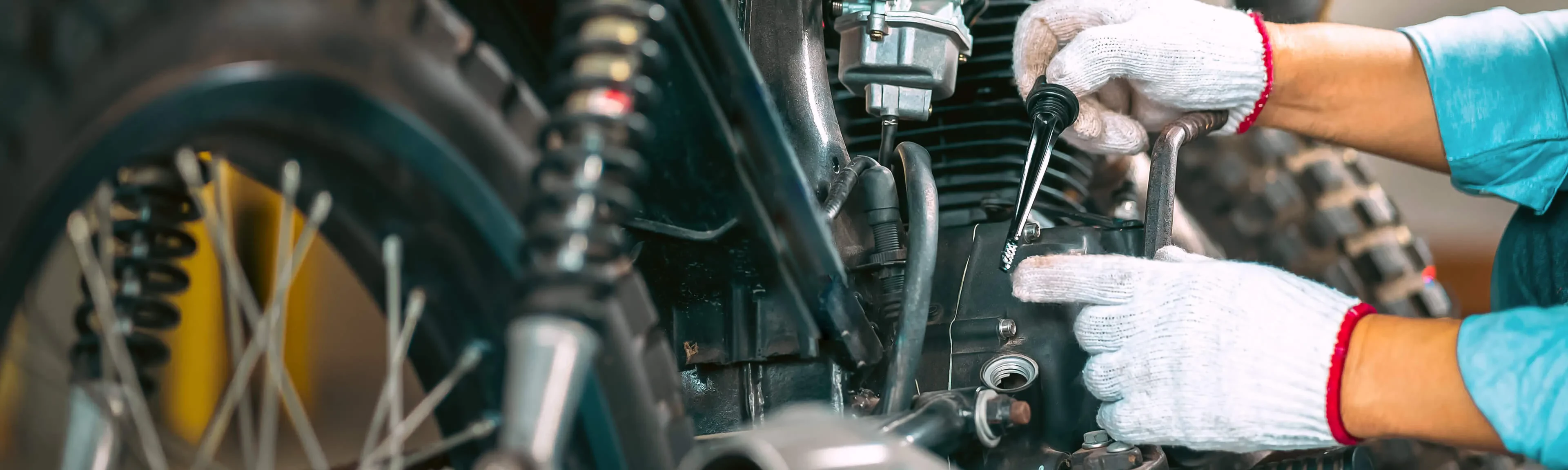 Масло для мотоцикла: какое лучше выбрать для 4-х или 2-х тактного двигателя?