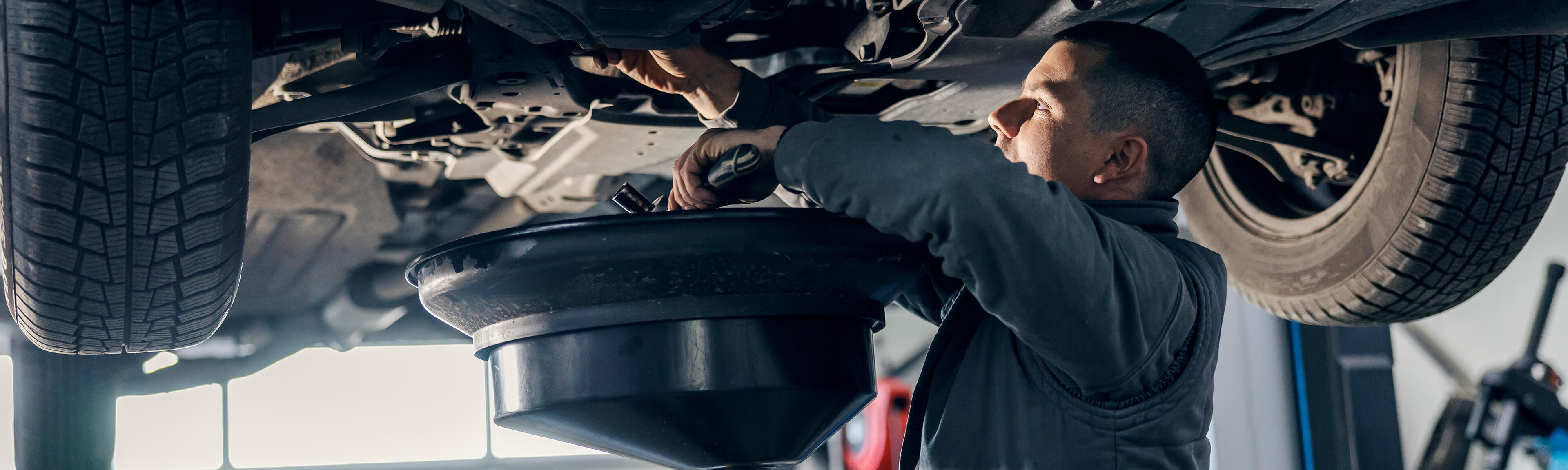 Как менять моторное масло в двигателе автомобиля – пошаговая инструкция